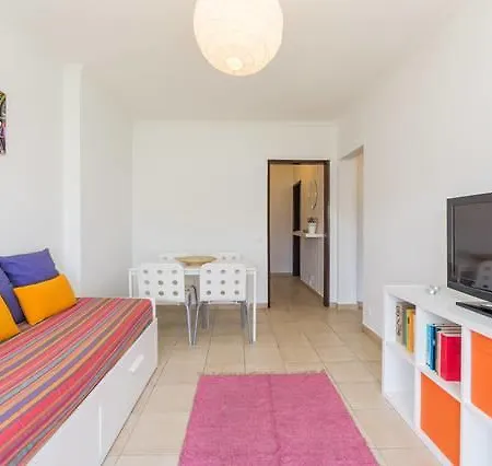 Flat Between Lisbon & Cascais Apartmán *